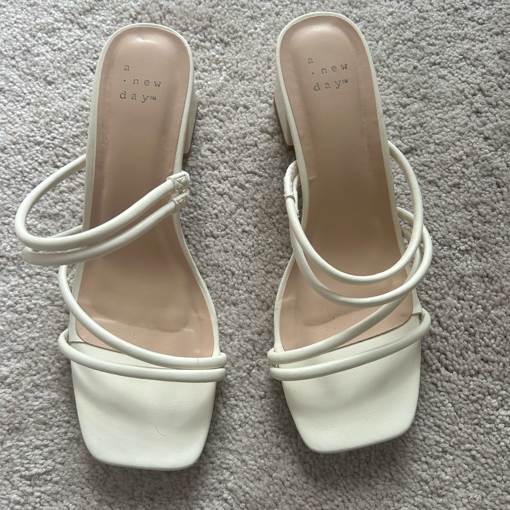 CHUNKY HEEL SANDAL